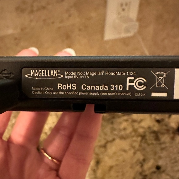 Magellan RoadMate 1420 Automobile Portable GPS Navigator - Picture 10 of 11